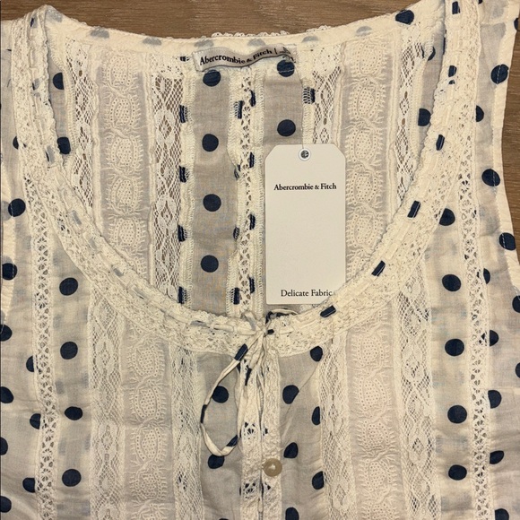 A&F Lace-Trim Tie-Front Ruffle Tank Small - Picture 4 of 6